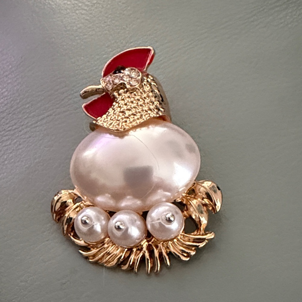 Chic Gold and Pearl Rooster Brooch